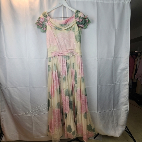 Meggy Reeves Dresses & Skirts - Maggy Reeves couture vintage gown size L(estimated)